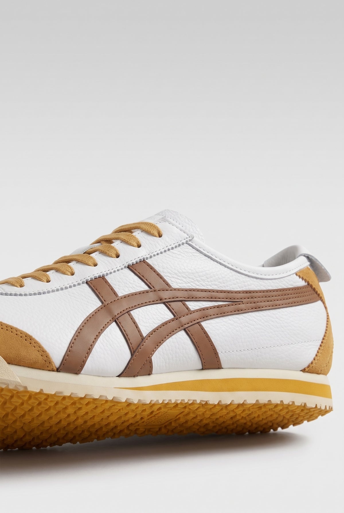 Men's Trainers | Retro Suede-Look with Contrast Stripes - Tan detail