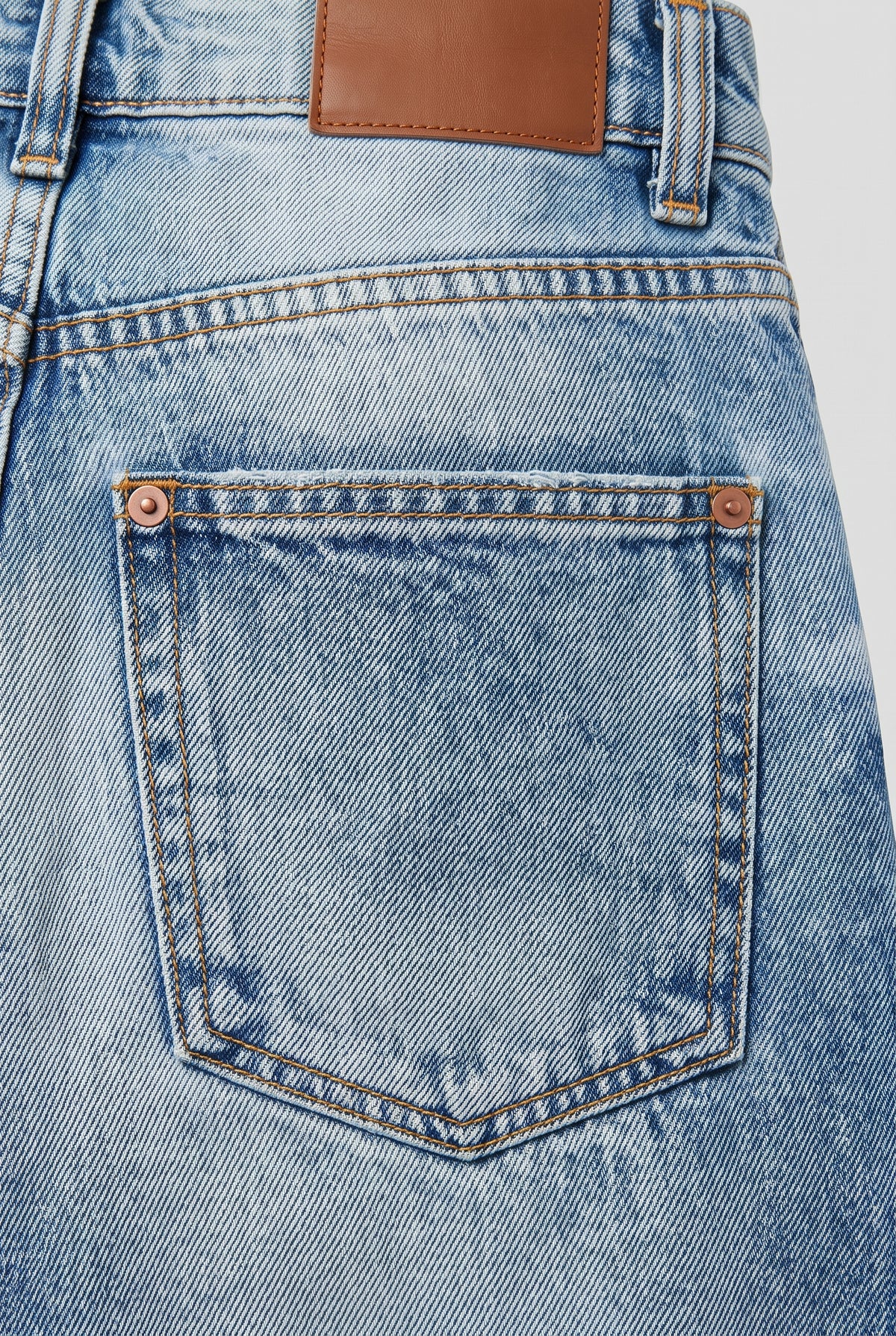 Women's Jeans | Wide Leg Faded Wash Full Length - Light Blue detail